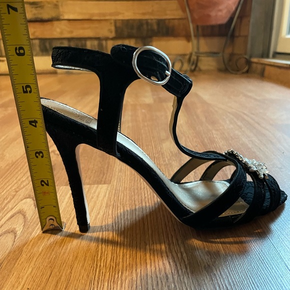 Badgley Mischka “Belle” Black Heels! - Picture 12 of 12